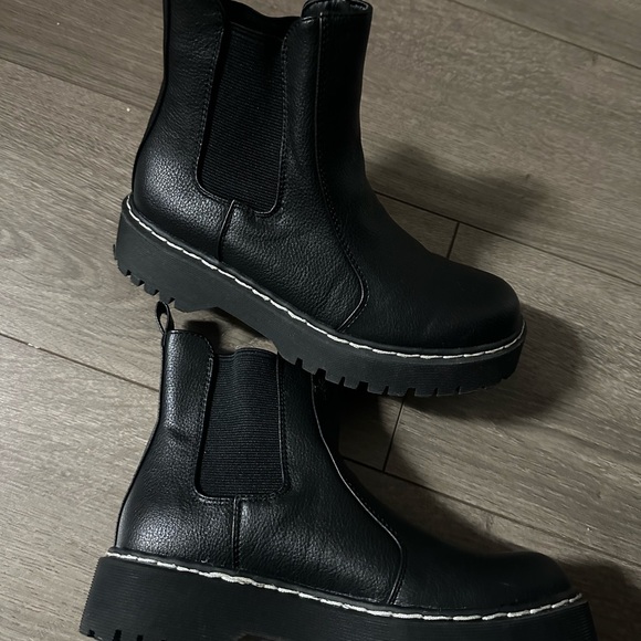 Black Chunky Chelsea Boots - Picture 2 of 7